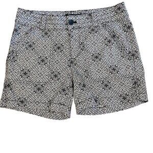 Banana Republic Chino Shorts Womens Size 2 Black & White Geometric Print